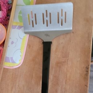 Pampered Chef jumbo grilling spatula